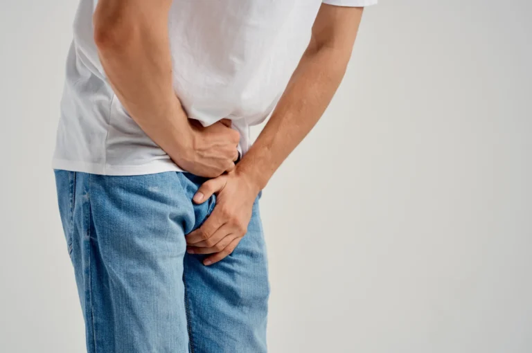 Dlaczego czopki na prostatę? Na czym polega miejscowe działanie w okolicy krocza i odbytu?